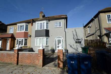 Oakleigh Crescent, Whetstone, London N20, Image 1