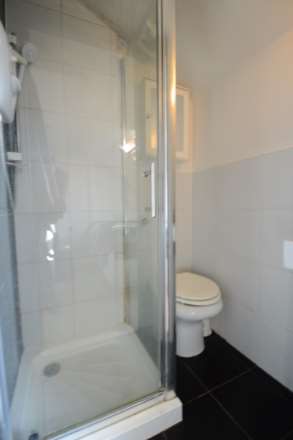 Oakleigh Crescent, Whetstone, London N20, Image 5