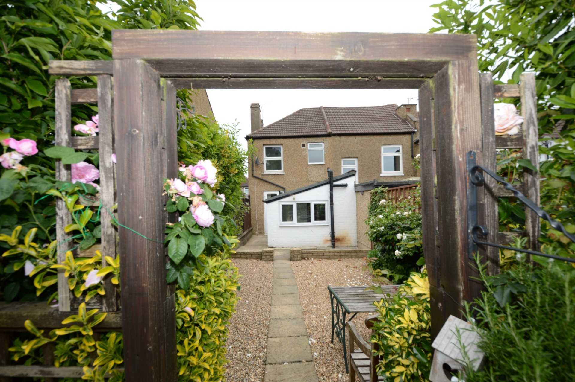 Oakleigh Road North, Whetstone, London N20, Image 12