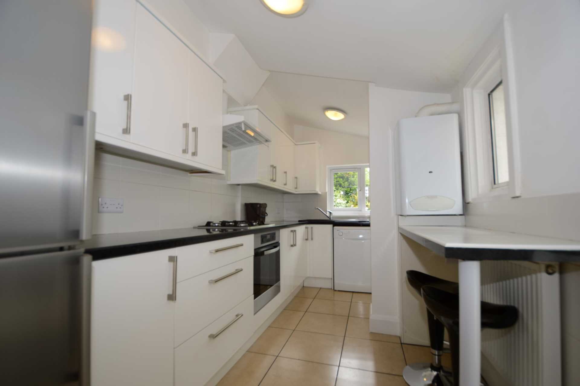 Oakleigh Road North, Whetstone, London N20, Image 4