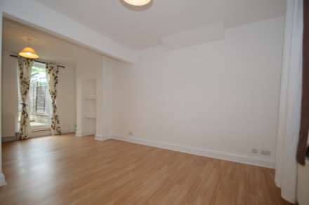 Oakleigh Road North, Whetstone, London N20, Image 3