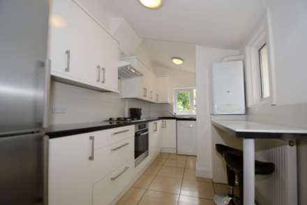 Oakleigh Road North, Whetstone, London N20, Image 4