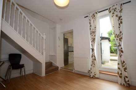 Oakleigh Road North, Whetstone, London N20, Image 5