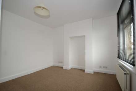 Oakleigh Road North, Whetstone, London N20, Image 7