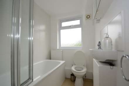 Oakleigh Road North, Whetstone, London N20, Image 8