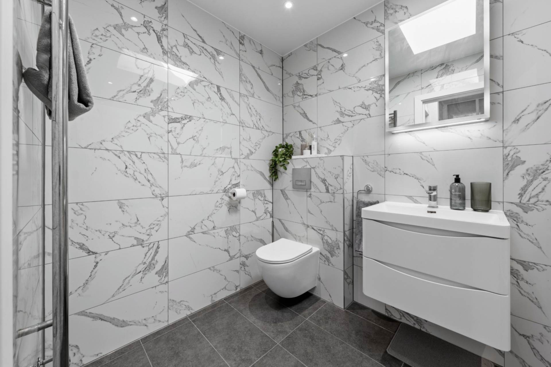 Woodside Park Road, Woodside Park, London N12, Image 16