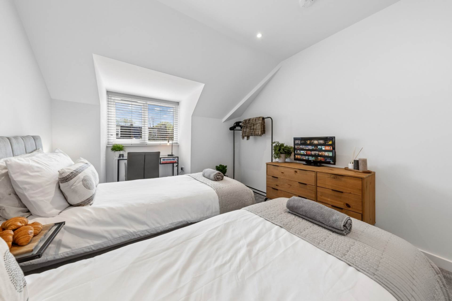 Woodside Park Road, Woodside Park, London N12, Image 24