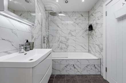Woodside Park Road, Woodside Park, London N12, Image 19