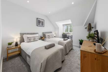 Woodside Park Road, Woodside Park, London N12, Image 20