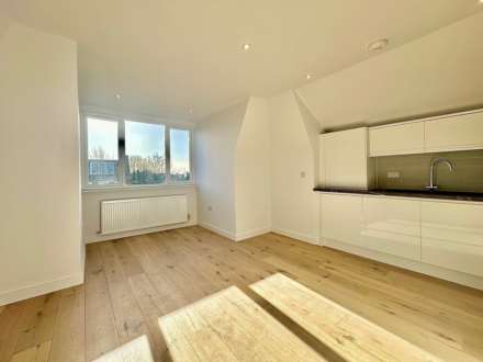 Woodside Park Road, Woodside Park, London N12, Image 3