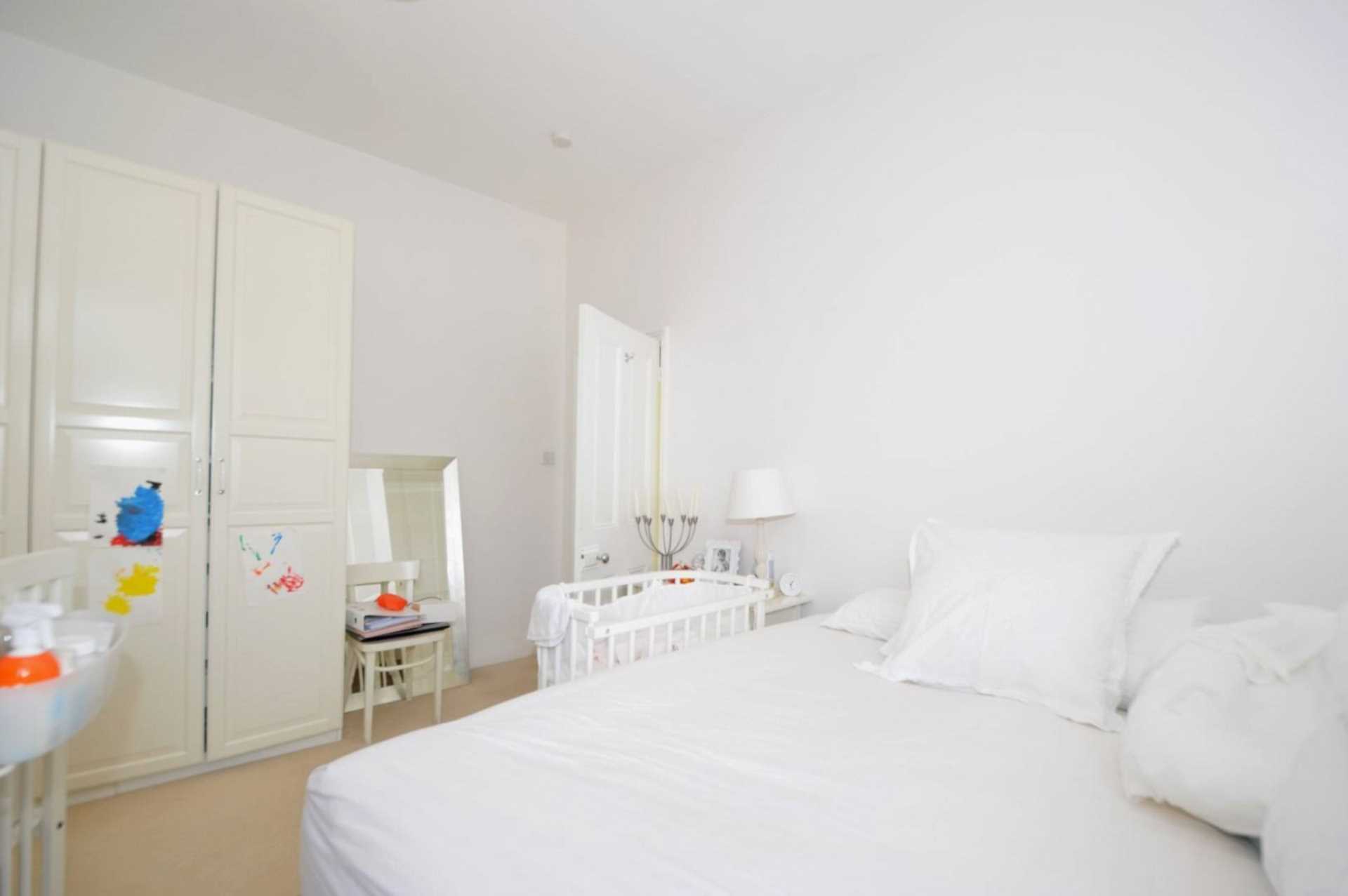 Addison Gardens, London W14, Image 9