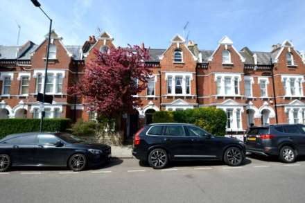 3 Bedroom Flat, Addison Gardens, London W14