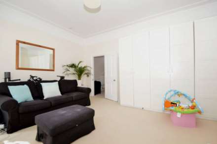 Addison Gardens, London W14, Image 3