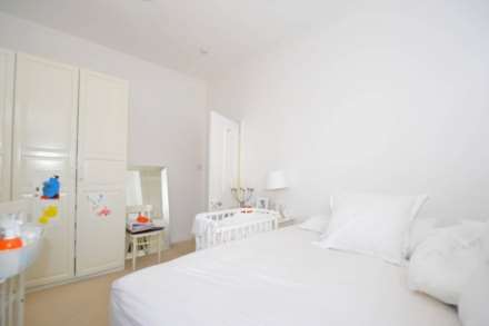 Addison Gardens, London W14, Image 9