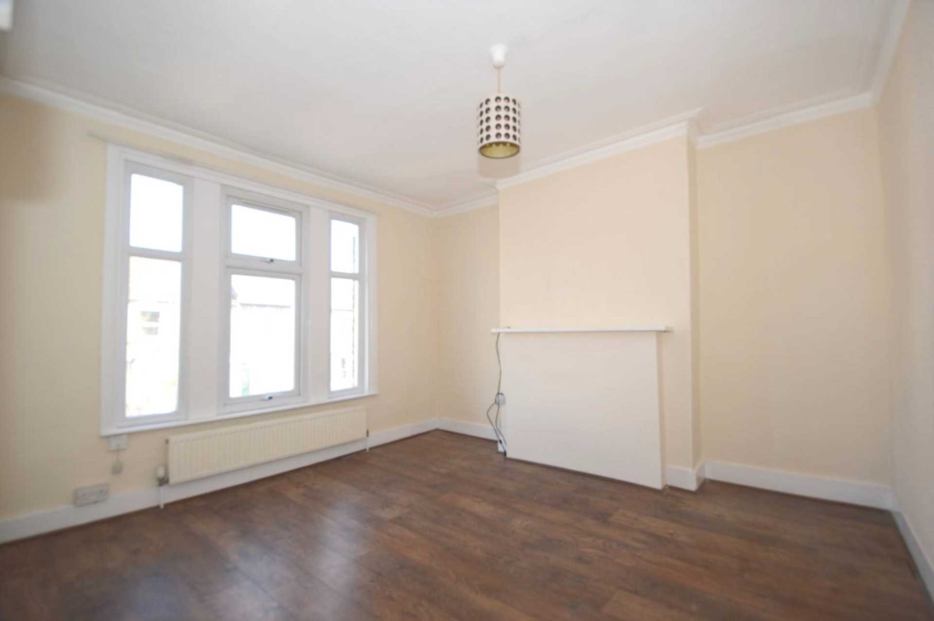 Parkhurst Road, New Southgate N11, Image 2