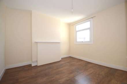 Parkhurst Road, New Southgate N11, Image 3