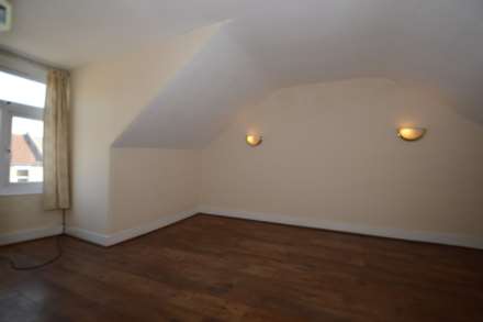 Parkhurst Road, New Southgate N11, Image 5