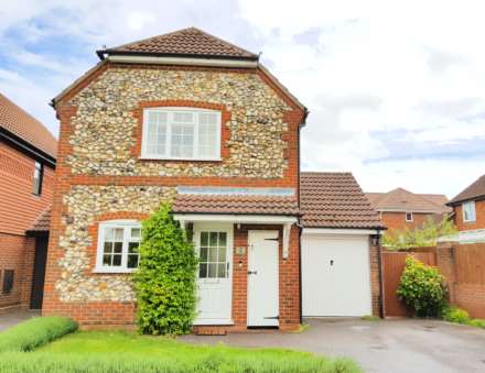 3 Bedroom Link-Detached, Twyford, Berkshire