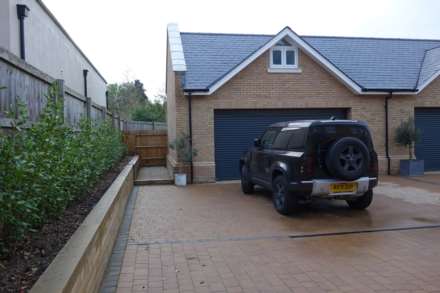 Wellingtonia Drive, Crookham Common, Image 10