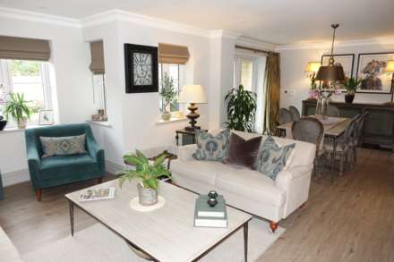 Wellingtonia Drive, Crookham Common, Image 7