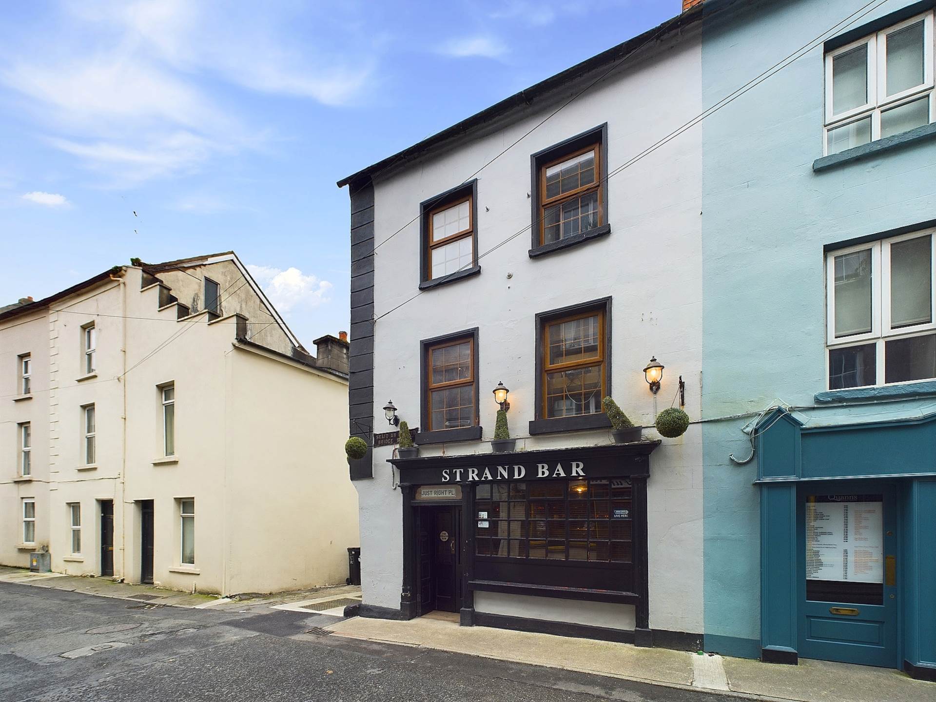 Strand Bar, 25 Bridge Street, Carrick-On-Suir, Co.Tipperary
