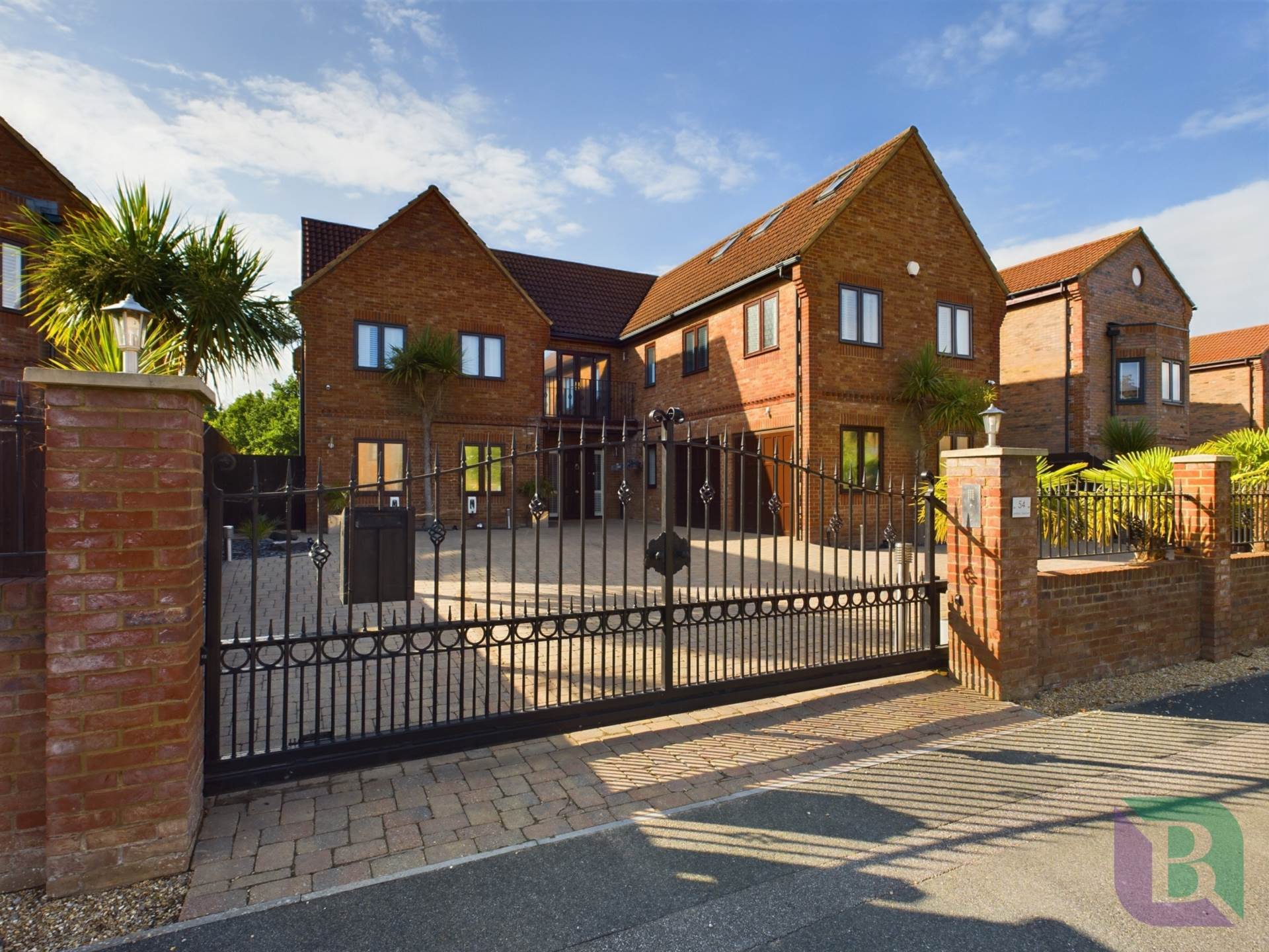 Ashford Crescent, Grange Farm, Image 1