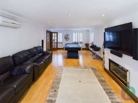 Ashford Crescent, Grange Farm, Image 10