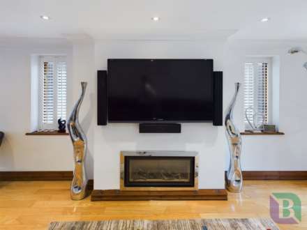 Ashford Crescent, Grange Farm, Image 13