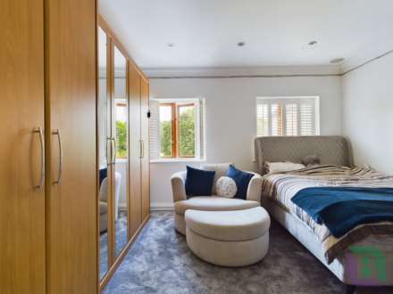 Ashford Crescent, Grange Farm, Image 17