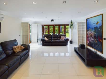 Ashford Crescent, Grange Farm, Image 3