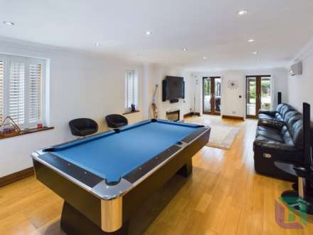Ashford Crescent, Grange Farm, Image 4