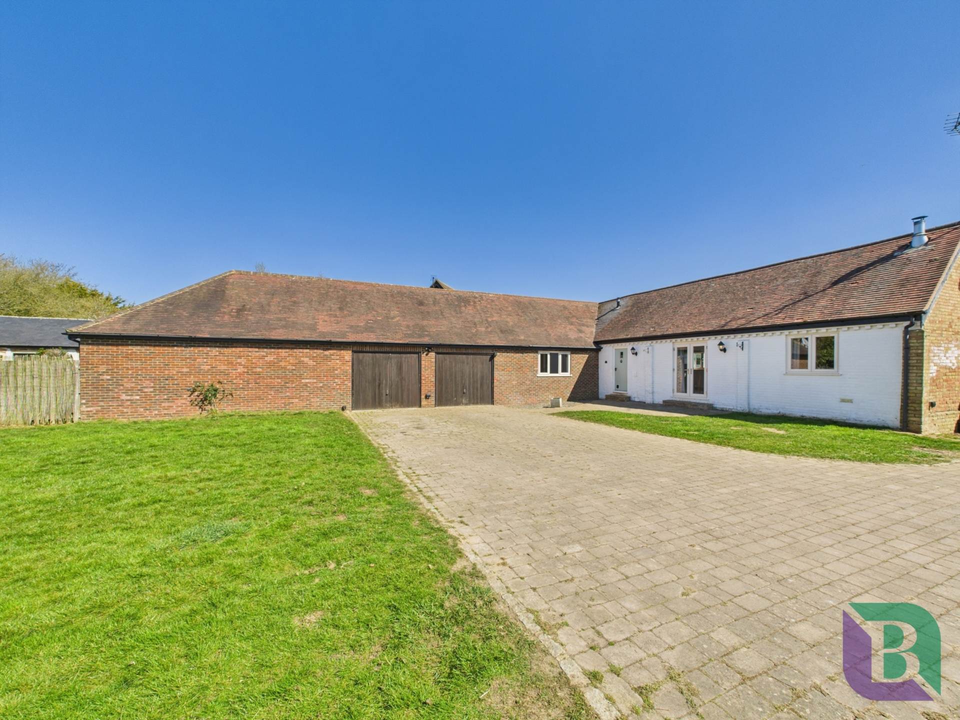 Herne Poplar Farm, Toddington, Image 1