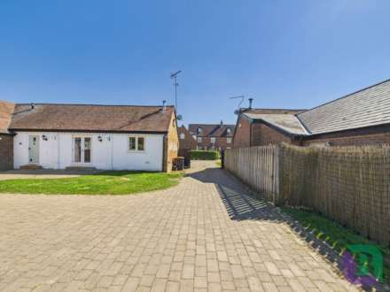 Herne Poplar Farm, Toddington, Image 21