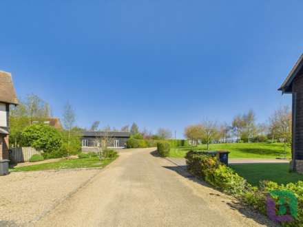 Herne Poplar Farm, Toddington, Image 24