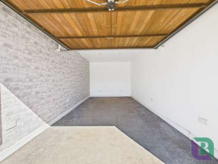 Herne Poplar Farm, Toddington, Image 27