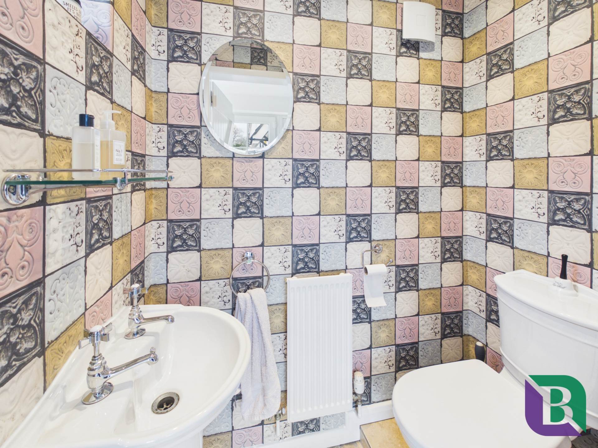 Whitecrest   Narrow Path, Aspley Heath, Image 13