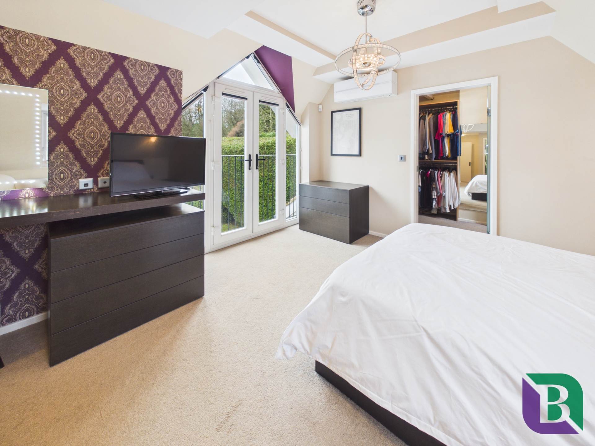 Whitecrest   Narrow Path, Aspley Heath, Image 14