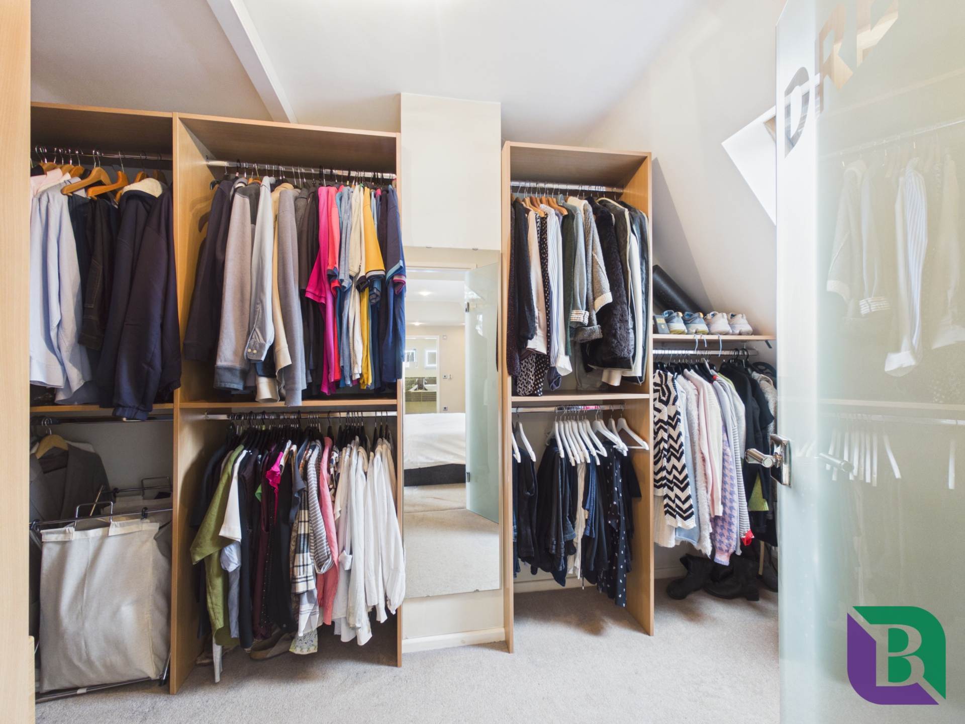 Whitecrest   Narrow Path, Aspley Heath, Image 17