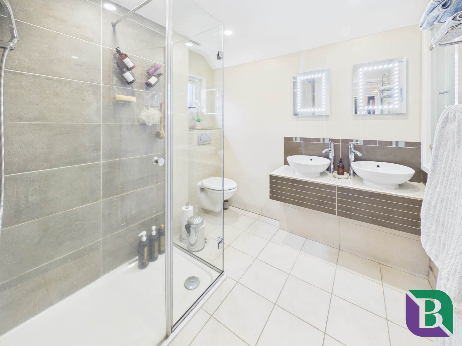 Whitecrest   Narrow Path, Aspley Heath, Image 18