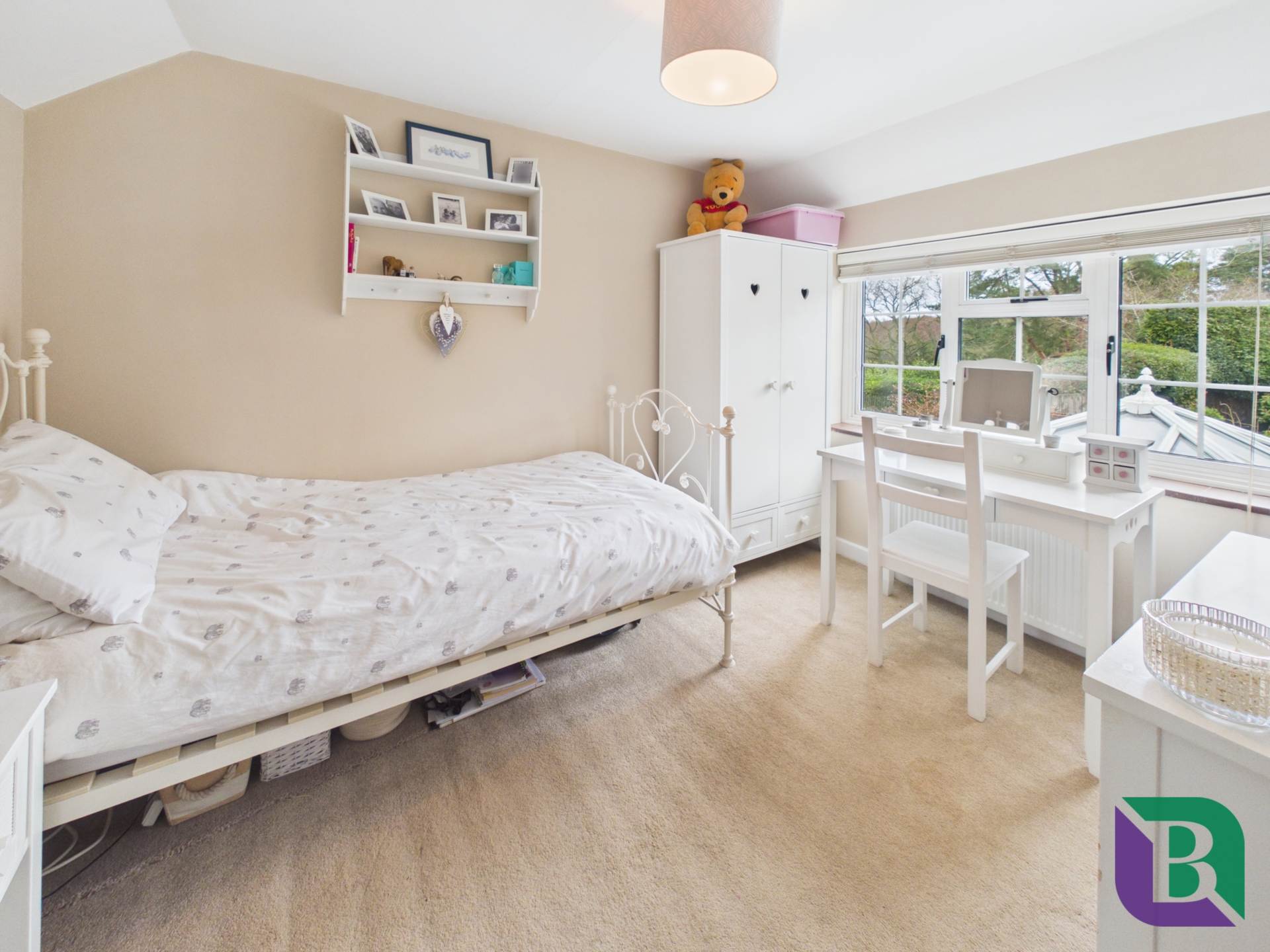 Whitecrest   Narrow Path, Aspley Heath, Image 19