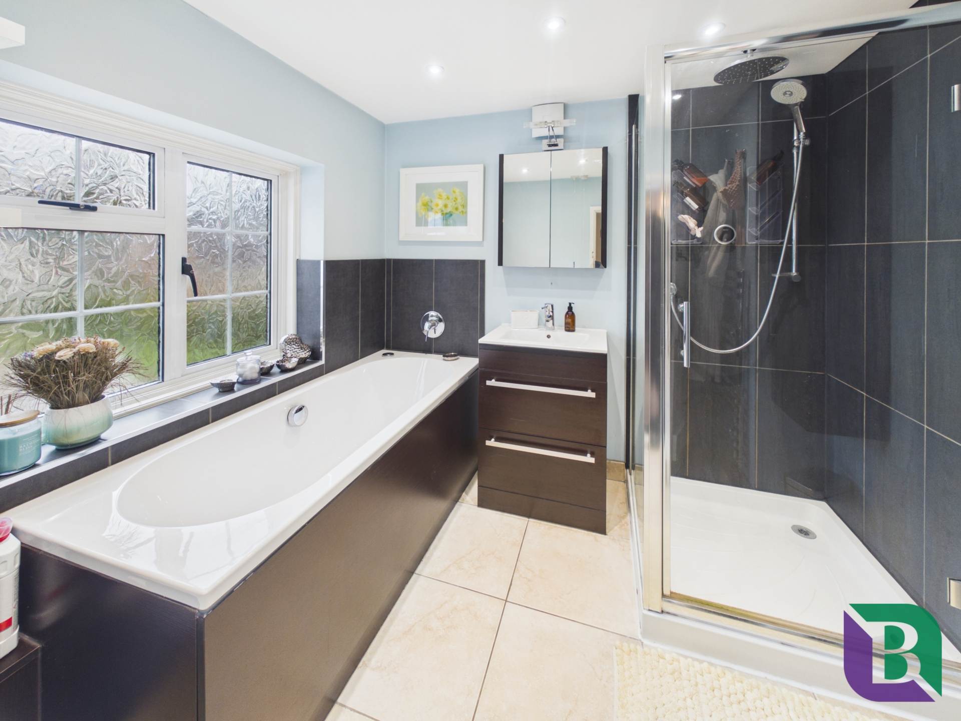 Whitecrest   Narrow Path, Aspley Heath, Image 21