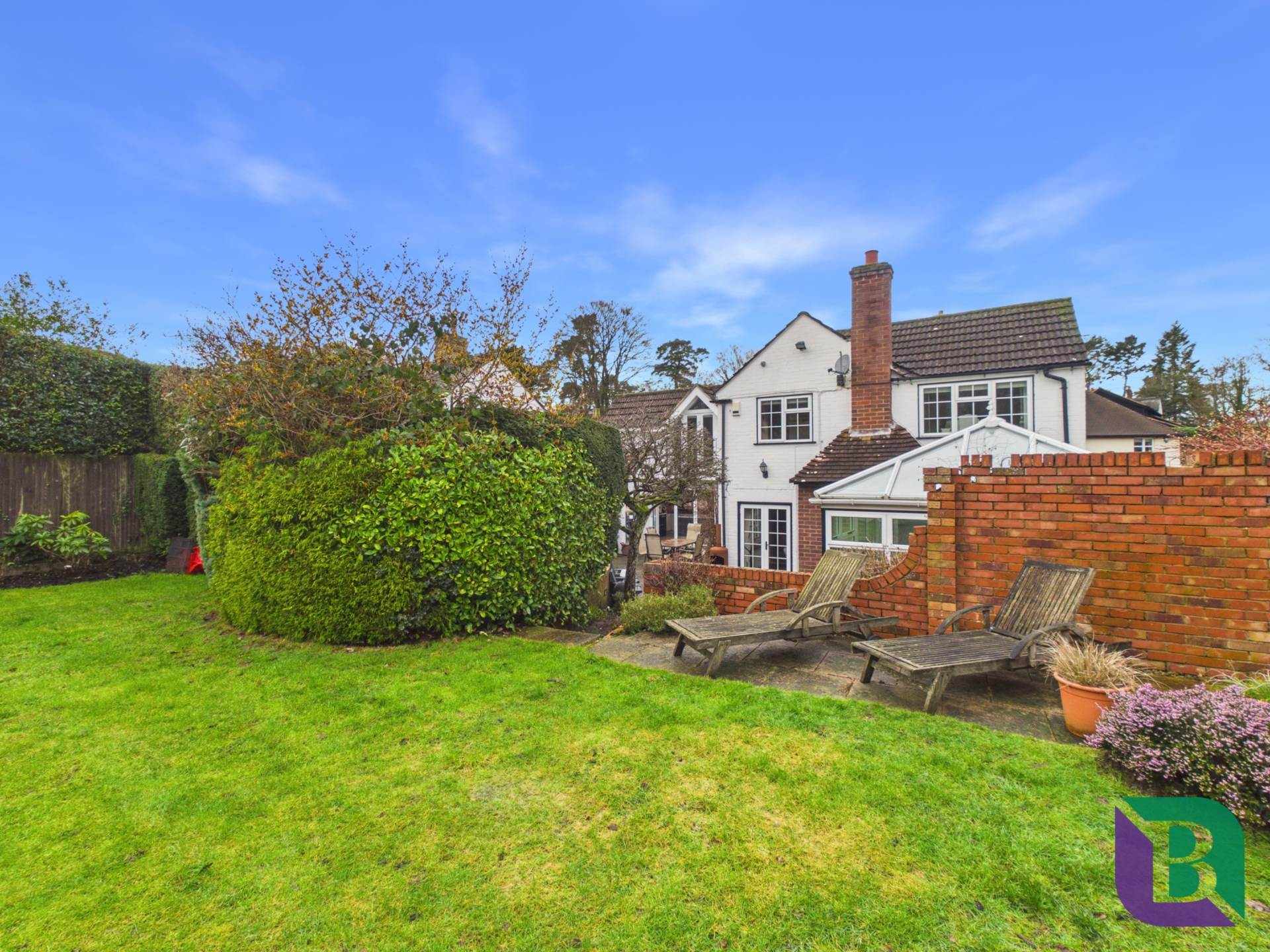 Whitecrest   Narrow Path, Aspley Heath, Image 22