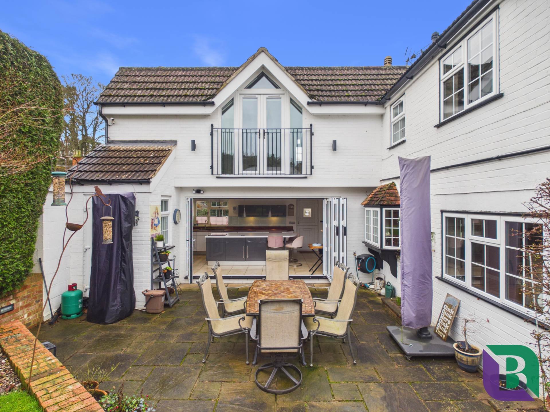 Whitecrest   Narrow Path, Aspley Heath, Image 27