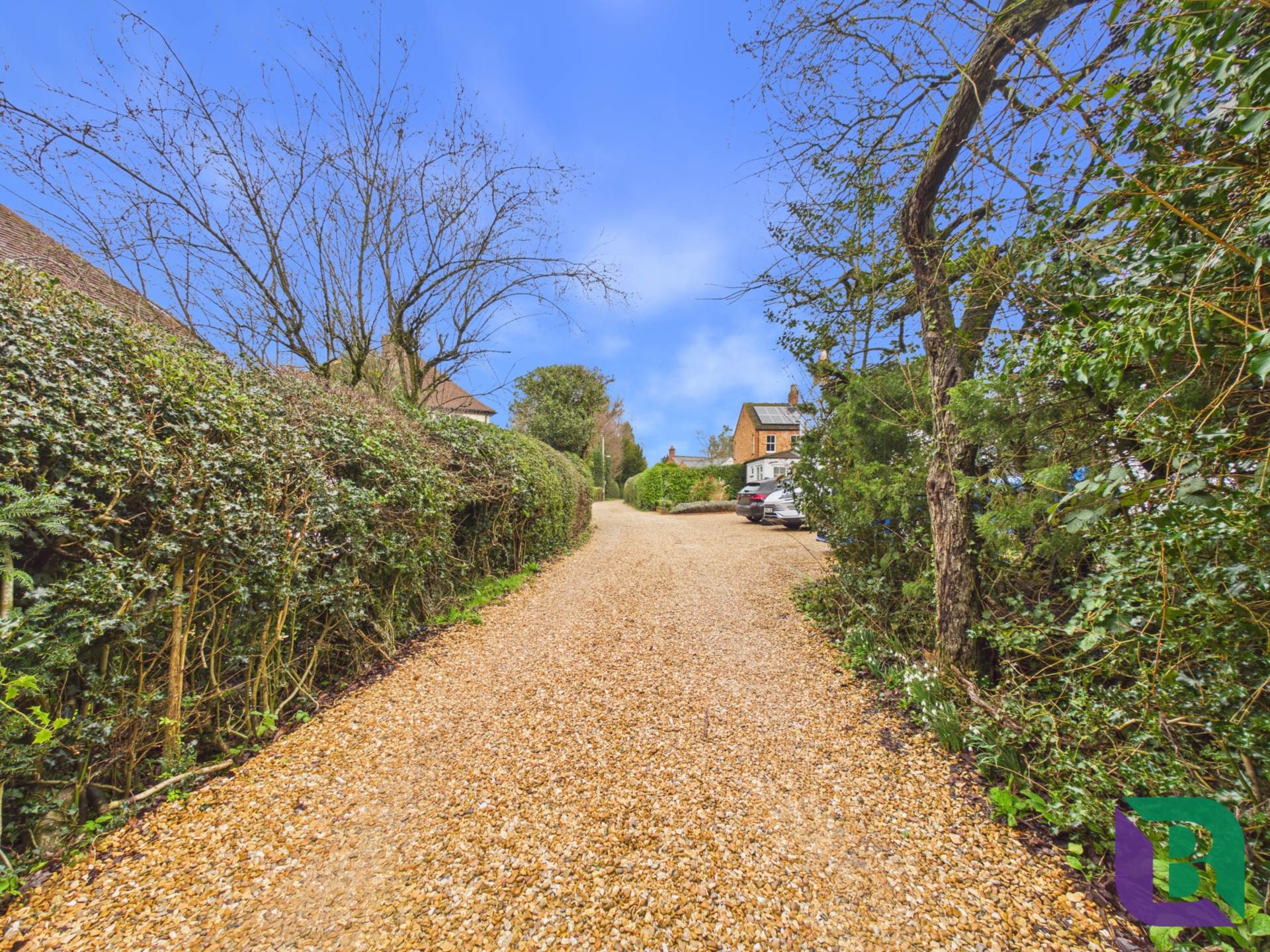 Whitecrest   Narrow Path, Aspley Heath, Image 29