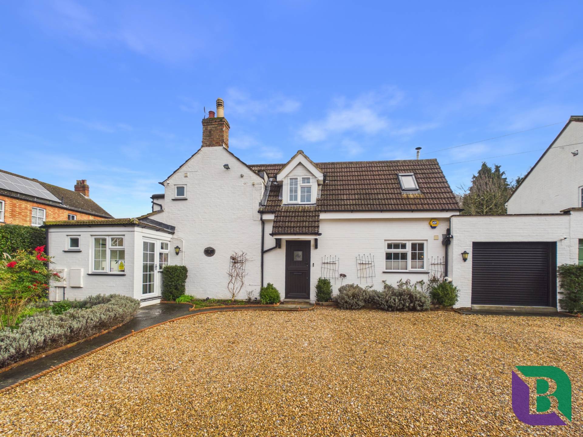 Whitecrest   Narrow Path, Aspley Heath, Image 32