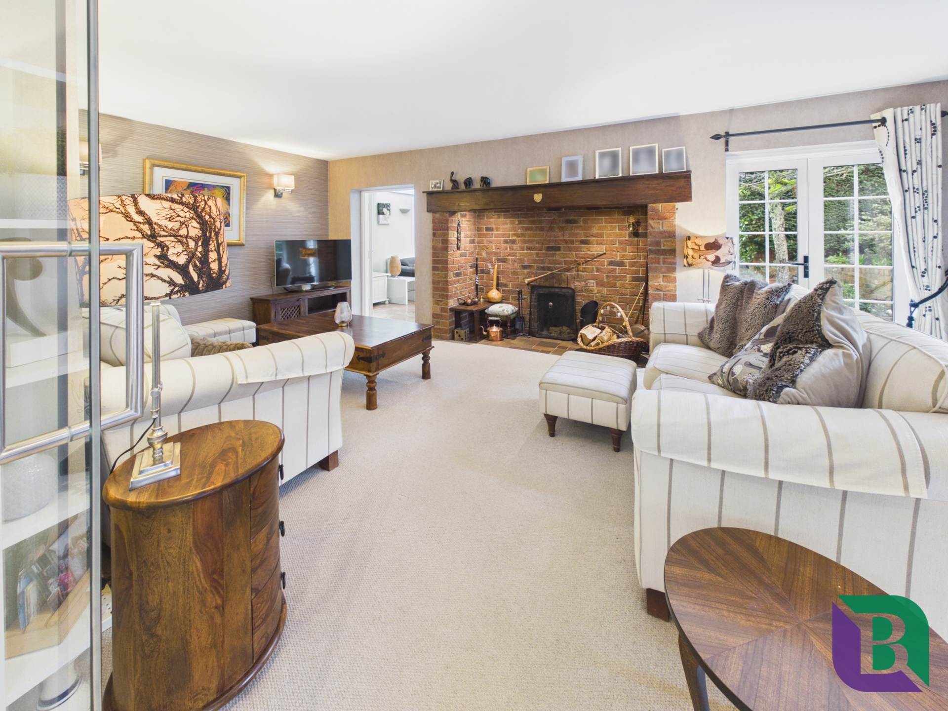 Whitecrest   Narrow Path, Aspley Heath, Image 4