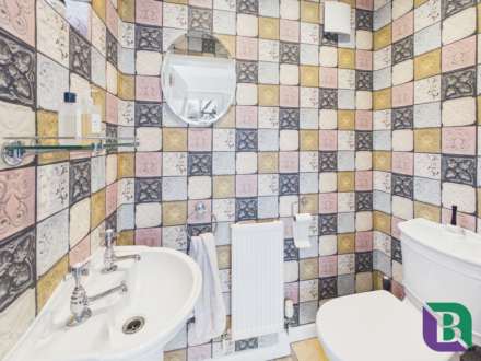 Whitecrest   Narrow Path, Aspley Heath, Image 13