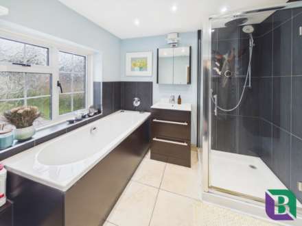 Whitecrest   Narrow Path, Aspley Heath, Image 21