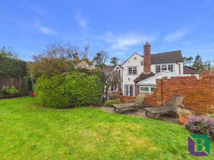 Whitecrest   Narrow Path, Aspley Heath, Image 22