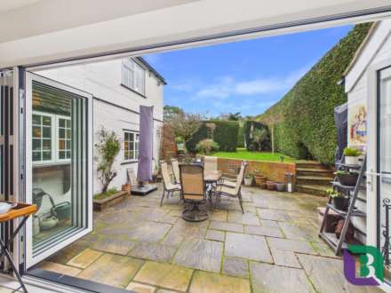 Whitecrest   Narrow Path, Aspley Heath, Image 23